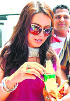 Mahima’s mahima: Cine star Mahima Chaudhary enjoys milk at Mohali milk plant on Thursday while on her way to the Chandigarh airport after campaigning for Manish Tewari, Congress candidate from Ludhiana.