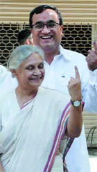  CM Sheila Diskhit and Congress candidate from New Delhi Ajay Maken flash their inked fingers.