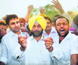Congress MLA from Talwandi Sabo Jeet Mohinder Singh Sidhu shows bullets found at the site in Bathinda where firing took place on Thursday.