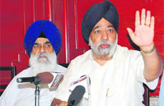 DSGMC chief Paramjit Singh Sarna addresses a press conference in Amritsar on Monday. On his right is Akali leader Manjit Singh Calcutta.