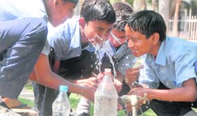 The summer heat leads these city schoolboys to make a splash Lifestyle photo: Vinay Malik