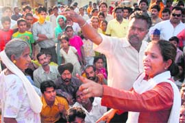 MC Mayor Kamlesh protests against BJP workers at Dadu Majra Colony
