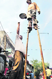 Nata begs for alms in Jammu.