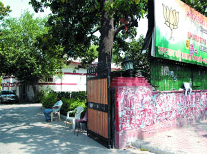 A view of the Bharatiya Janata Partys office in New Delhi that wore a deserted look since the time the results started coming out on Sutarday.
