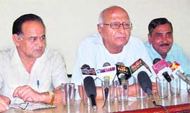 All-India Kisan Khet Majdoor Congress president SS Surjewala addresses a press conference in Kaithal on Sunday