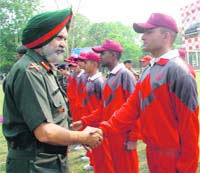 Commandant of the IMA Lt Gen RS Sujlana meets members of mountaineering expedition.