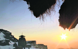 Located at a height of 3,886 metres, Tunghnath Temple in Rudraprayag is dedicated to Lord Shiva; one has to trek to this lesser known temple.