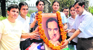 Members of the NSUI pay tributes to Rajiv Gandhi on his death anniversary in Jammu on Thursday.