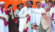DPCC chief and MP JP Agarwal with Delhi Chief Minister Sheila Dikshit and other MPs