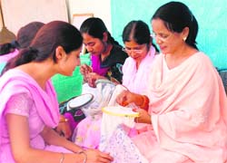 Shamim Jahan weaving for the public