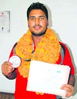 Amarinder with his medal after his reception at the Punjabi University in Patiala on Monday. 