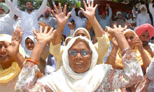 The Congress activisits lodging a protest against the SAD (B) and the police outside the Sadar Police station in Bathinda on Tuesday.