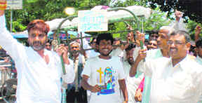 Traders hold a protest against cabinet ministers Madan Kaushik and Matbar Kandari over poor water and power supply in Haridwar on Tuesday.