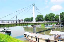 The footbridge over the Jhelum in Srinagar.