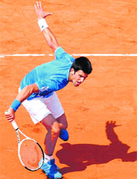 Novak Djokovic in action during his match against Nicolas Lapentti.