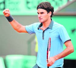 Swiss Roger Federer reacts after winning his second round match @@against Argentinian Jose Acasuso at Roland Garros on Thursday. Federer won 7-6, 5-7, 7-6, 6-2.  AFP