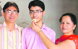 Vikram Mittu, a student of BVM School, Udham Singh Nagar, gets 23rd rank in CET 2009 in Ludhiana