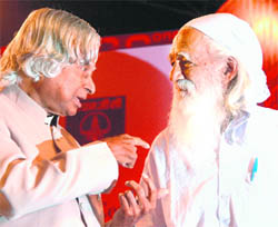 Former President APJ Abdul Kalam converses with noted environmentalist Sundar Lal Bahuguna at a function to mark the silver jubilee of the ONGC Academy in Dehradun on Saturday.