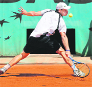 Andy Roddick returns a ball to Marc Gicquel at Roland Garros on Saturday.