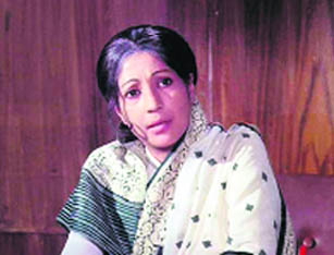 In Gulzars Aandhi, the detailing of Aarti Devis (Suchitra Sen) character was close to the real life persona of Indira Gandhi 