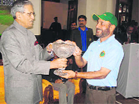 Lt Col RPS Gill receives the 7th Governors Golf Cup from Governor BL Joshi in Nainital on Sunday.