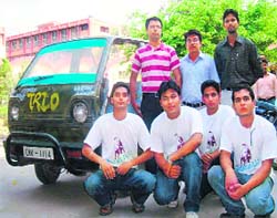 Students of MM University with their hybrid car TRIO.