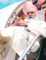Sant Niranjan Das of Dera Sachkhand is helped onto a plane at Vienna airport on Wednesday.