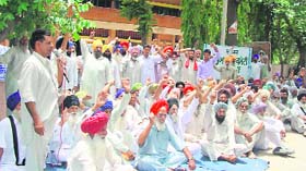 Farmers and members of labour unions protest against the authorities at the market committee’s office at Jagraon