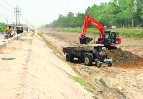 Clean-up work in progress at the Sidhwan canal in Ludhiana