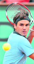 Roger Federer will face Robin Soderling in the mens final of the French Open.