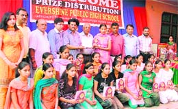 Prize winners pose with the chief guest at Evershine Public School, Ludhiana.