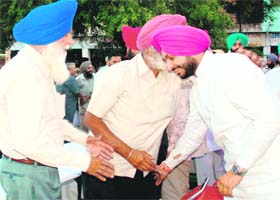 Anandpur Sahib MP Ravneet Singh Bittu (right) being greeted by supporters during his maiden visit to Mohali