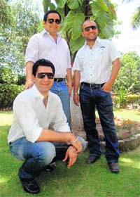 Avi Sidhu (right) and Navneet Kinger (left) Photo: Parvesh Chauhan