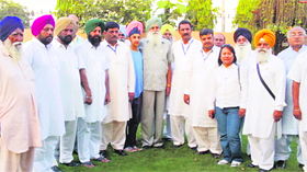 The delegation of Pakistan farmers along with the president of the Bhartiya Kisan Union and the chairman of the Machhiwara Punjab Mandi Board, on Tuesday.