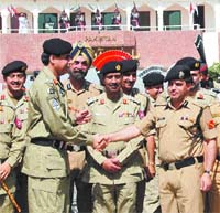 The delegation of Pakistan Rangers being welcomed by BSF DIG at Attari.
