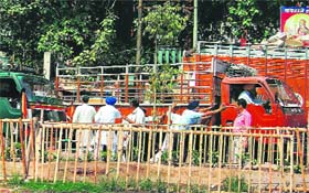 SGPC task force and policemen take possession of a prime commercial land near the historic Saragarhi Gurdwara just a few metres away from the Golden Temple