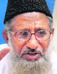 Sunni cleric Maulana Sarfraz Naeemi
