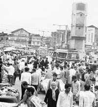 With life limping back to normal, people throng the Sunday market 