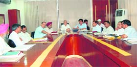 Satpal Gosain and Harish Rai Dhanda at meeting with municipal officials in Ludhiana