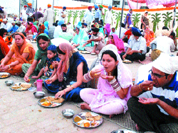 Devotees partake of langar on the martyrdom day of Guru Arjan Dev at a gurdwara in Jalandhar on Tuesday.