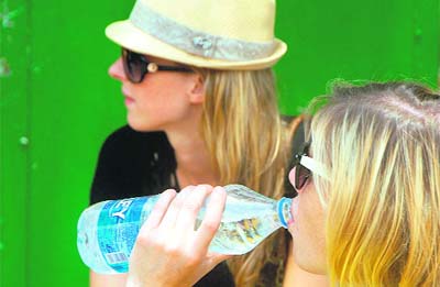 Tourists get the taste of Indian summer, but not without water