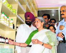 Punjab health and family welfare minister Prof Laxmikanta Chawla inspects medicines at civil hospital in Ludhiana on Wednesday.