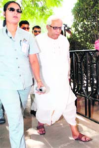 West Bengal Chief Minister Buddhadeb Bhattacharjee arrives to attend the CPM Politburo meeting in New Delhi