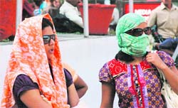  With temperatures rising above 40 degrees celsius, two young girls in the city try to shield themselves from the scorching heat with their dupattas.