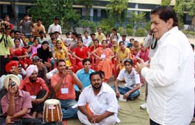 Noted comedian Mehar Mittal interacting with the participants of the National Integration Camp at the SSD Senior Secondary School in Bathinda