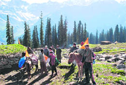Kashmiri Pandits on their way to Gangbal. 