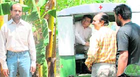 Kamlesh of Kumar Clinic (left) and Jyoti Prakash of New Bengali Clinic, who were arrested from Sector 56 during a raid conducted by the health department, in Chandigarh
