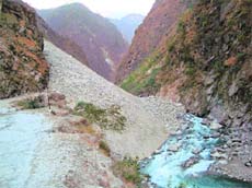 The landslide at Chautuldharthat that blocked Kali river.