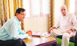Transport minister Kishan Kapoor meeting former defence minister George Fernandes at Dharamsala on Thursday.