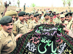 BSF DIG AK Sharma accepts a chaddar offered by Pak Rangers at Chamliyal on Thursday. 